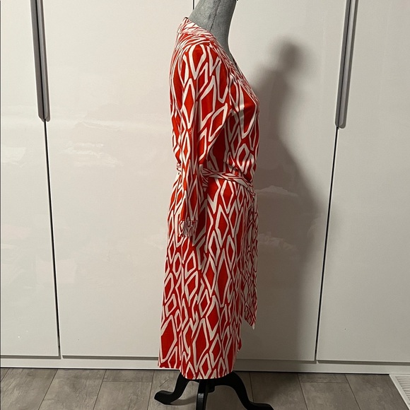 DVF NWOT Silk Burnt Orange Cream Geometric Midi Wrap Dress, Size L 12/14 - Picture 9 of 15